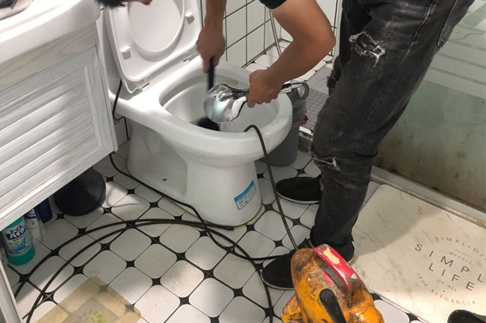阜康马桶堵塞自己疏通还是找师傅？专业上门服务让你省时更省心